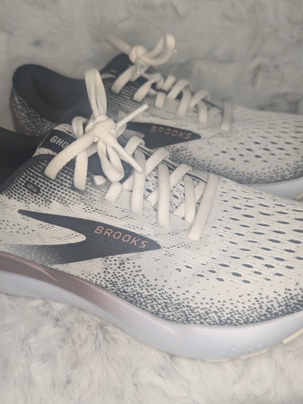 Brooks Ghost 16 Women's Size 8 White Gray Running Shoes EUC - Picture 3 of 16